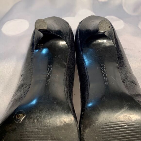 BCBGIRLS BLACK POINTED TOE WITH SILVER BUCKLE - Picture 7 of 8
